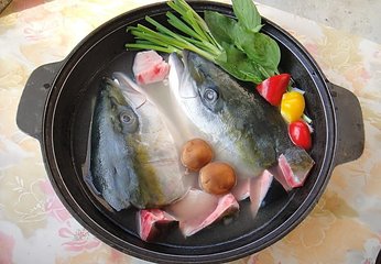  【成都火鍋培訓(xùn)】四川魚頭火鍋秘制香料、湯底