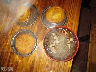 肥腸粉配鍋魁，川味小吃的最佳拍檔，吃過(guò)的人都說(shuō)好